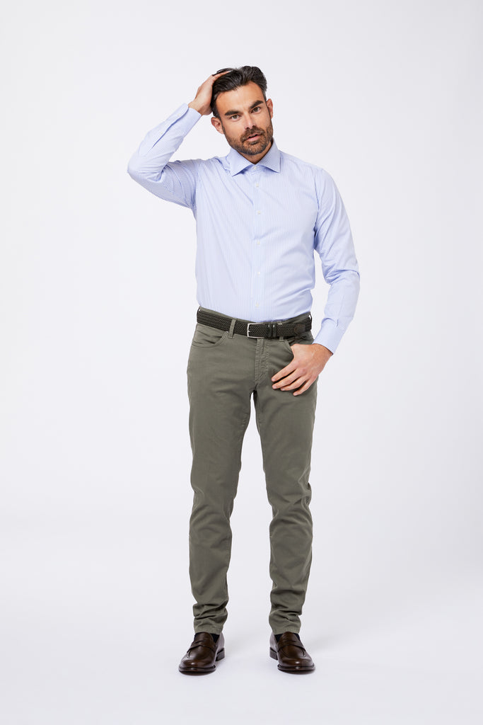 Chemise en popeline bleu clair à demi col français